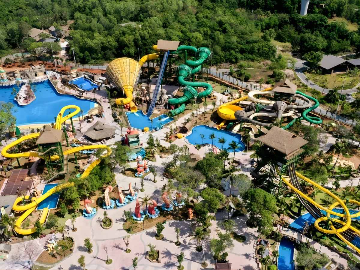 Sun World Hon Thom là tổ hợp vui chơi giải trí kết hợp giữa thiên nhiên biển đảo và hoạt động giải trí đa dạng.