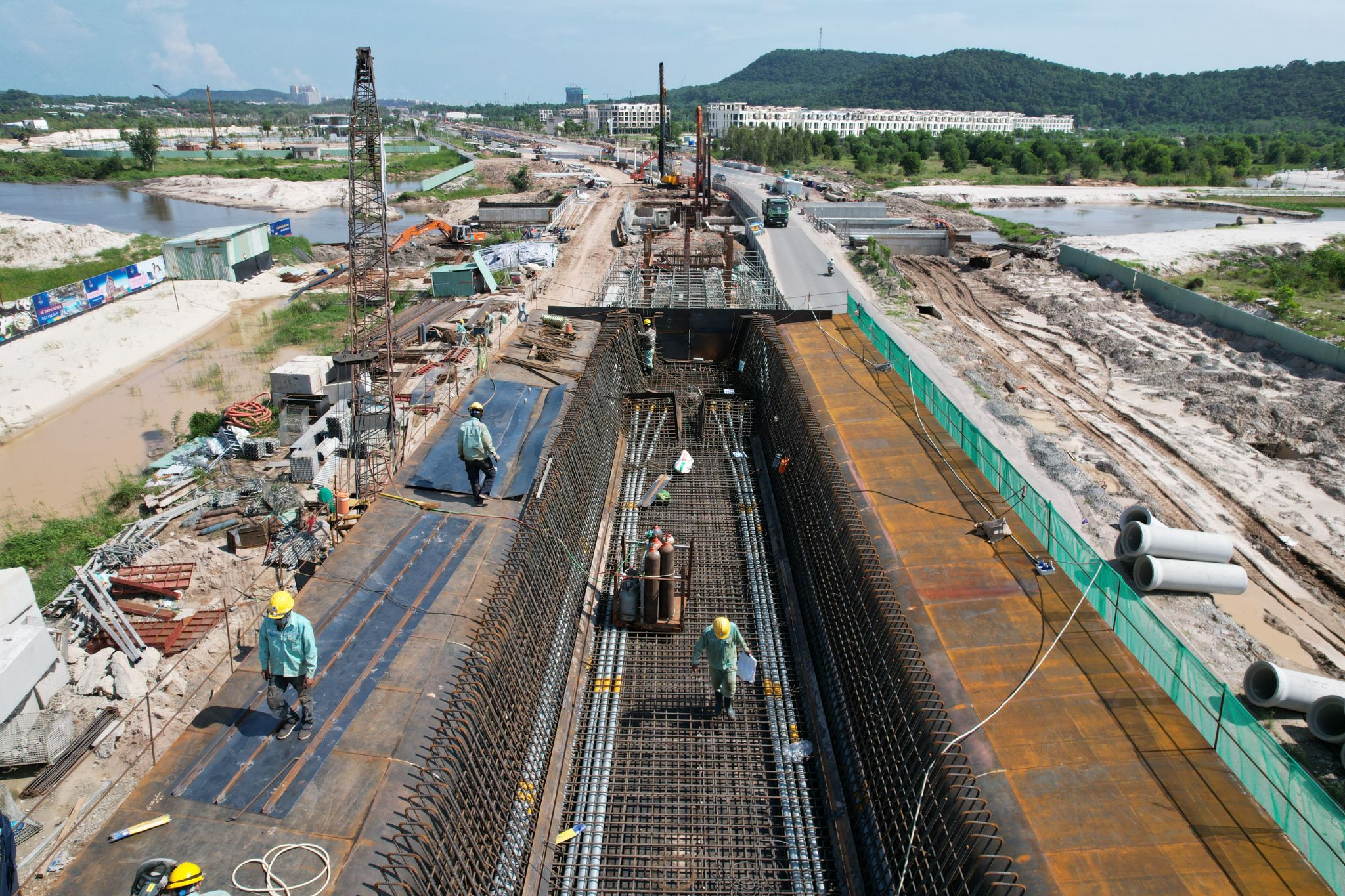 Tuyến LRT nỗ lực hướng tới cột mốc lắp đường ray đầu tiên từ cuối tháng 8/2026 .