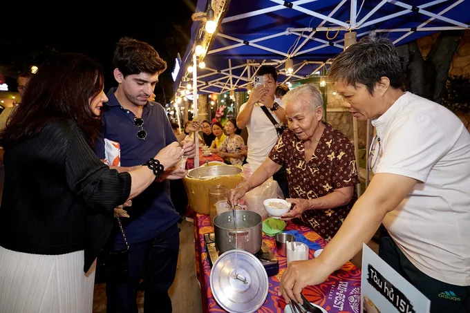 Trải nghiệm ẩm thực đường phố Phú Quốc mang đến hành trình khám phá đa dạng hương vị. (Nguồn: Sưu tầm)