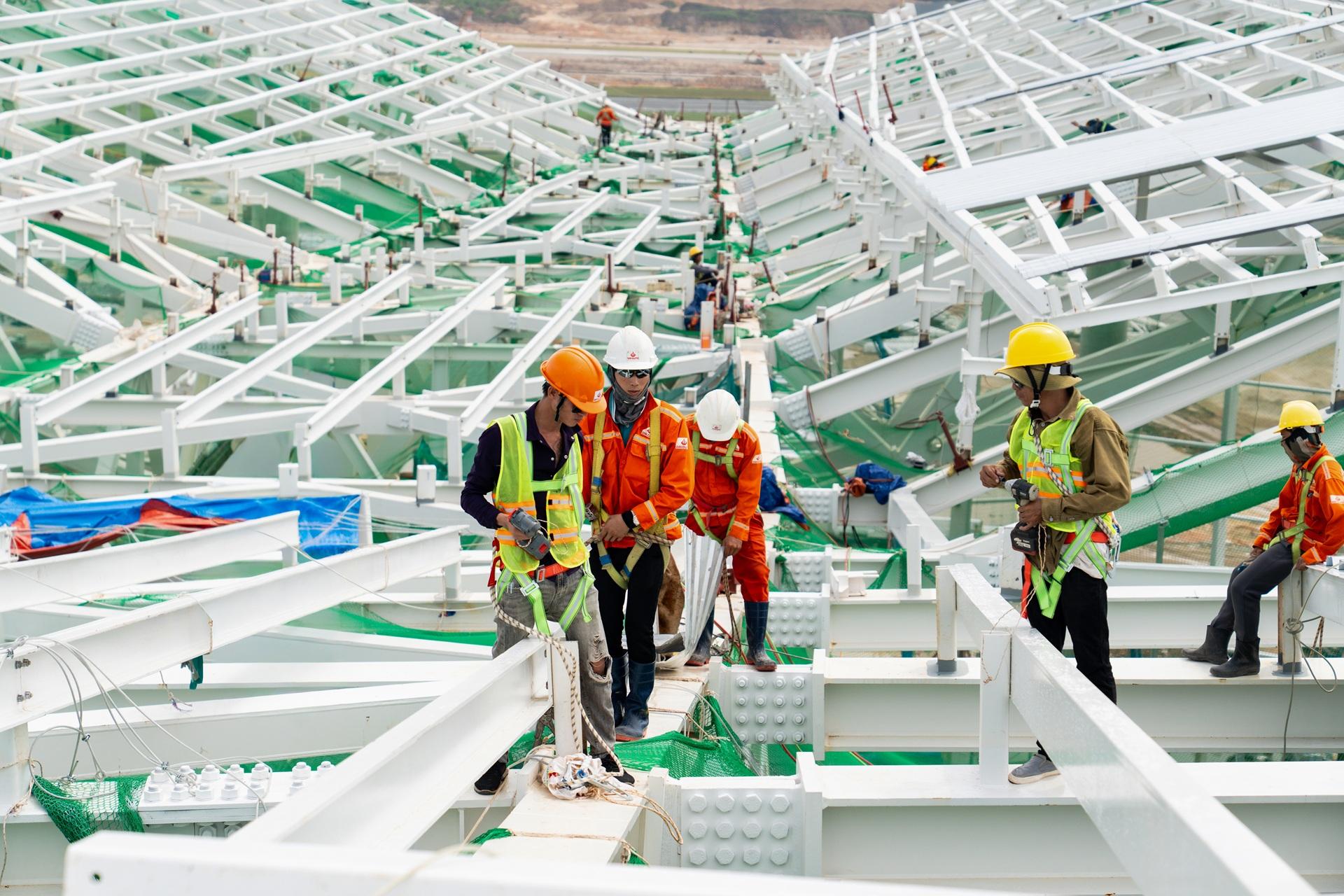 Riêng dự án Mở rộng Cảng HKQT Phú Quốc huy động gần 6.000 công nhân, kỹ sư.