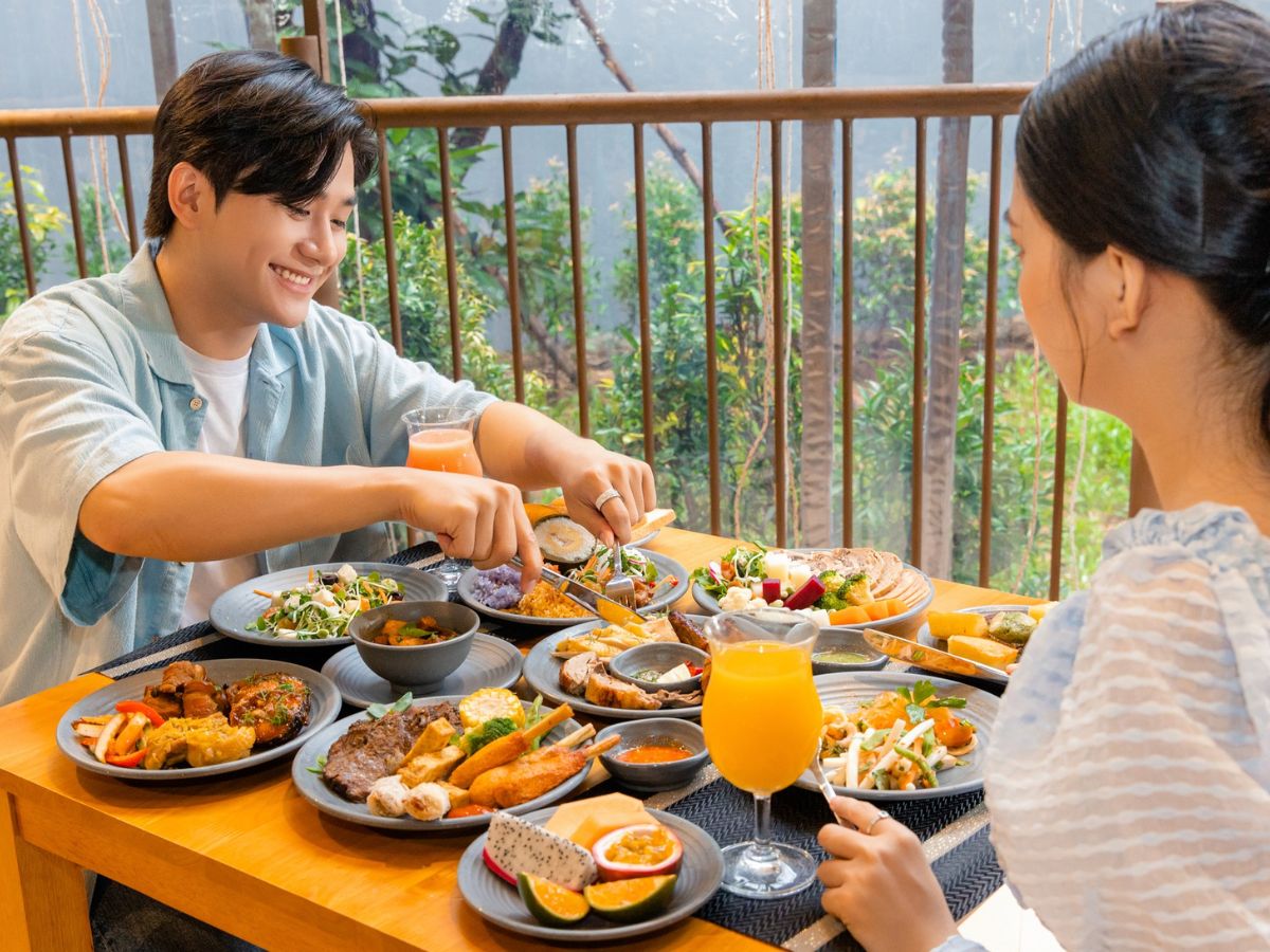 Sắp xếp thời gian dùng bữa hợp lý giúp du khách nạp năng lượng và tiếp tục hành trình khám phá Hòn Thơm trọn vẹn hơn. (Nguồn: Sưu tầm)