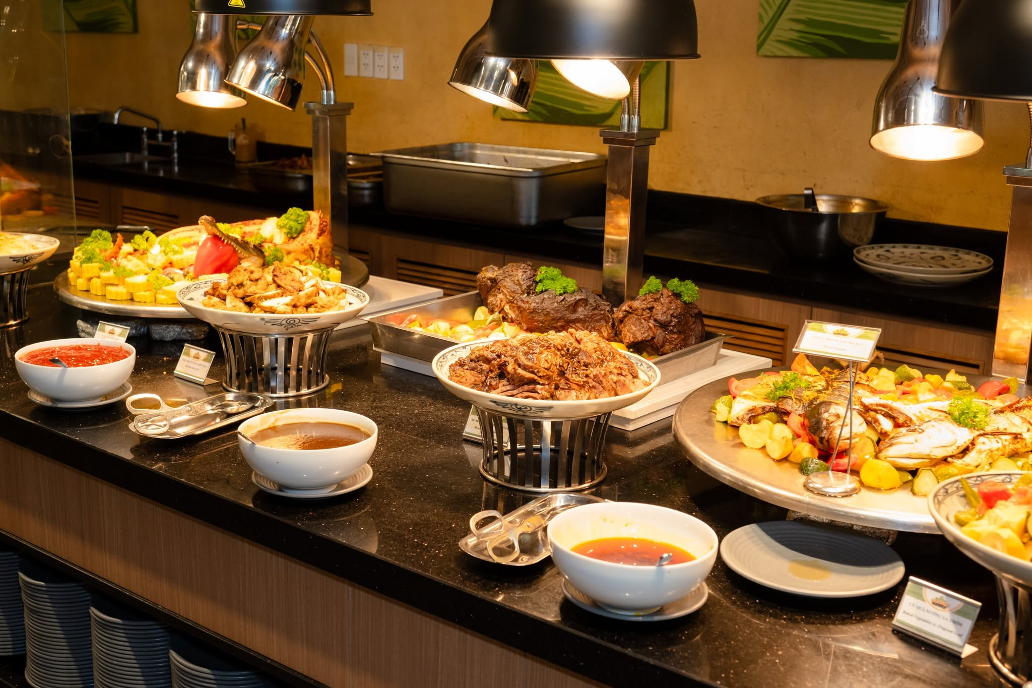 Những món ăn hấp dẫn trong thực đơn buffet tại nhà hàng Mango. (Nguồn: Sưu tầm)