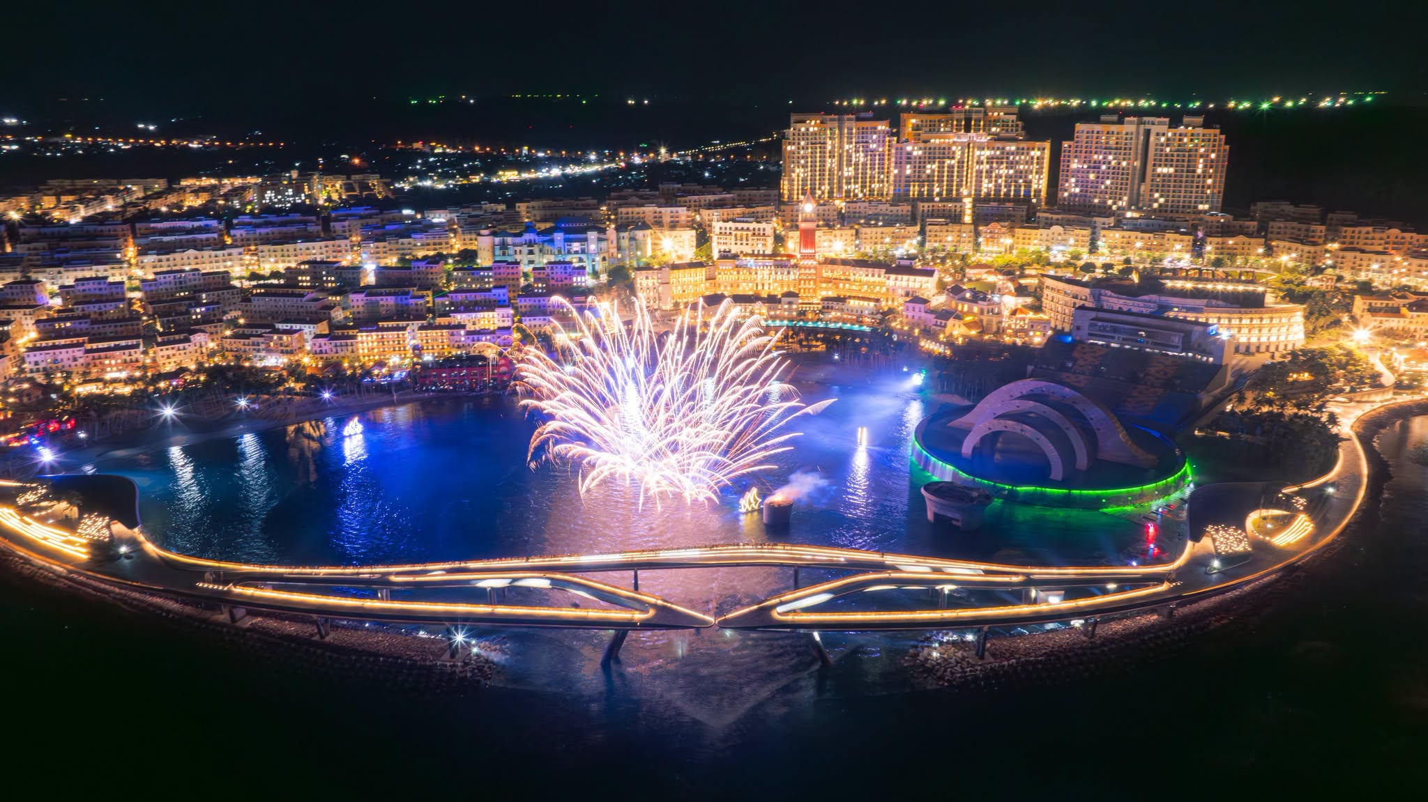 Sunset Town bừng sáng mỗi đêm với những show diễn đẳng cấp, khép lại hành trình khám phá Nam đảo bằng những trải nghiệm khó quên. (Nguồn: Sưu tầm)