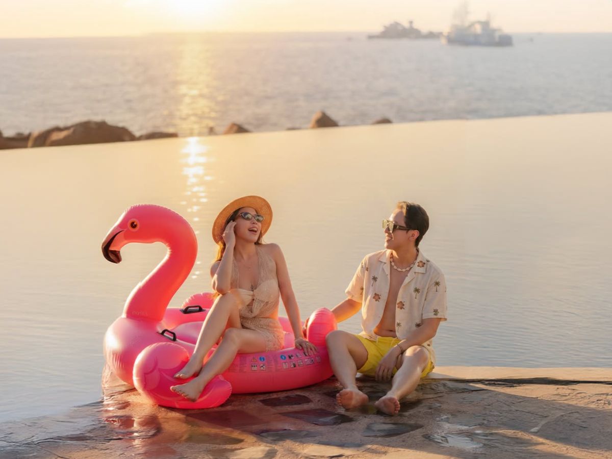Santo Beach gây ấn tượng với không gian mở hướng biển, nơi kiến trúc hiện đại hòa quyện cùng vẻ đẹp nhiệt đới đặc trưng của Hòn Thơm. (Nguồn: Sưu tầm)