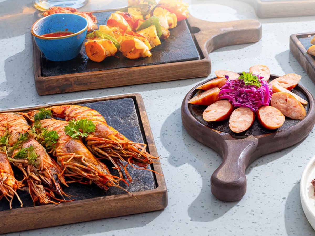 Hương vị biển cả tươi mới kết hợp cùng không gian mang đậm phong cách Địa Trung Hải tạo nên dấu ấn ẩm thực khó quên tại Santo Beach. (Nguồn: Sưu tầm)