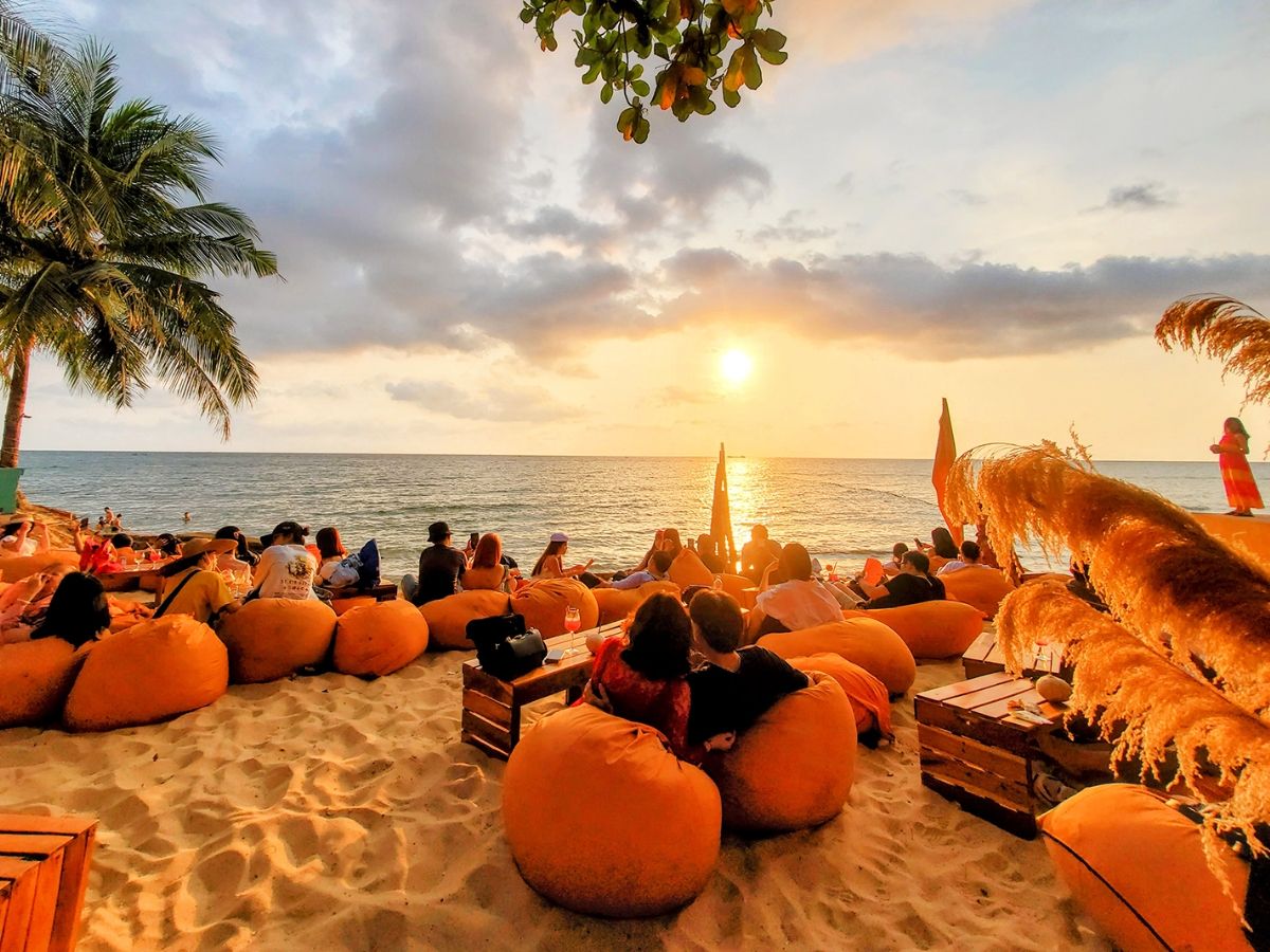 Khung cảnh hoàng hôn lãng mạn tại OCSEN Beach Bar, Phú Quốc. (Nguồn: Sưu tầm)