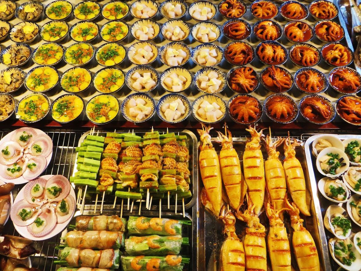 Khám phá tinh hoa ẩm thực biển đảo qua những món hải sản đậm đà hương vị địa phương. (Nguồn: Sưu tầm)