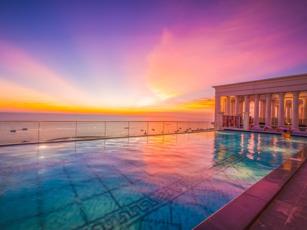 Hillside Luxury Phu Quoc Apartment sở hữu hồ bơi trên sân thượng cực kỳ rộng rãi.
