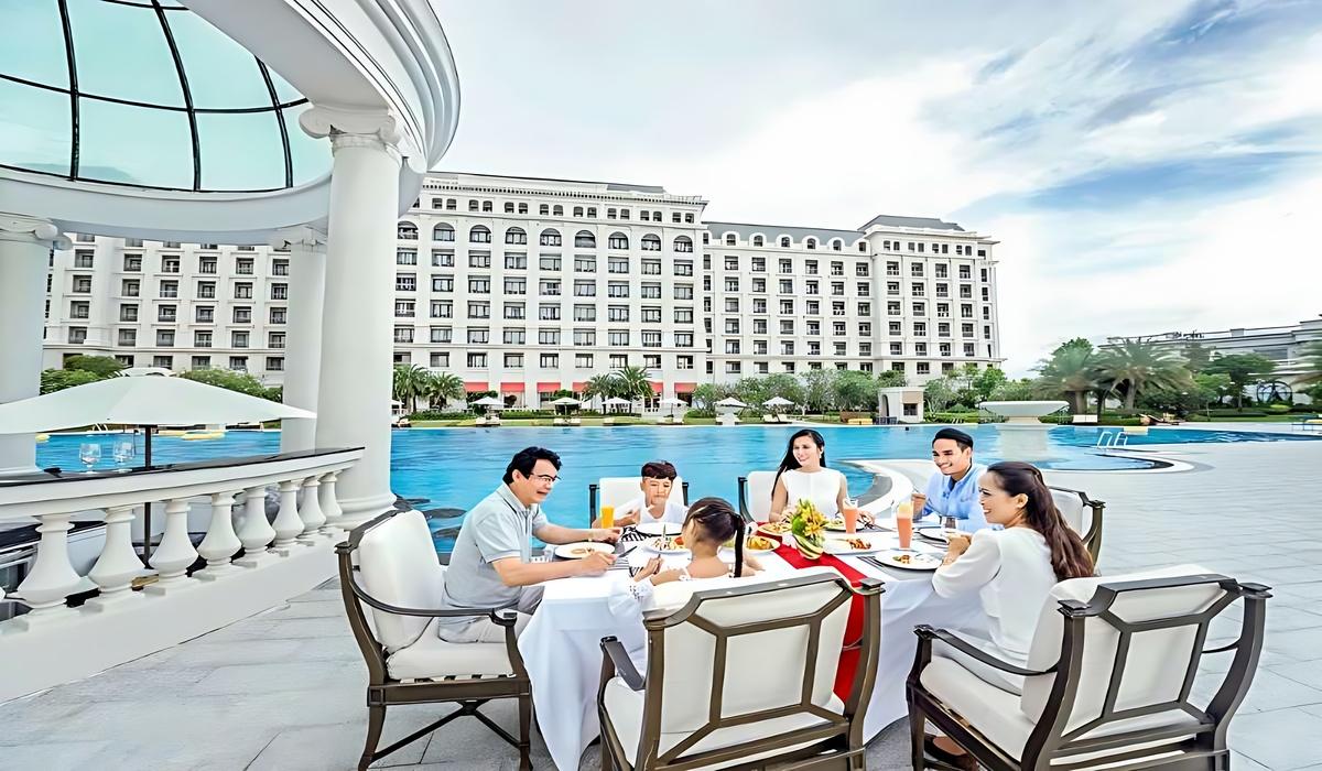 Du khách chọn resort phù hợp mục đích đi theo gia đình, cặp đôi.