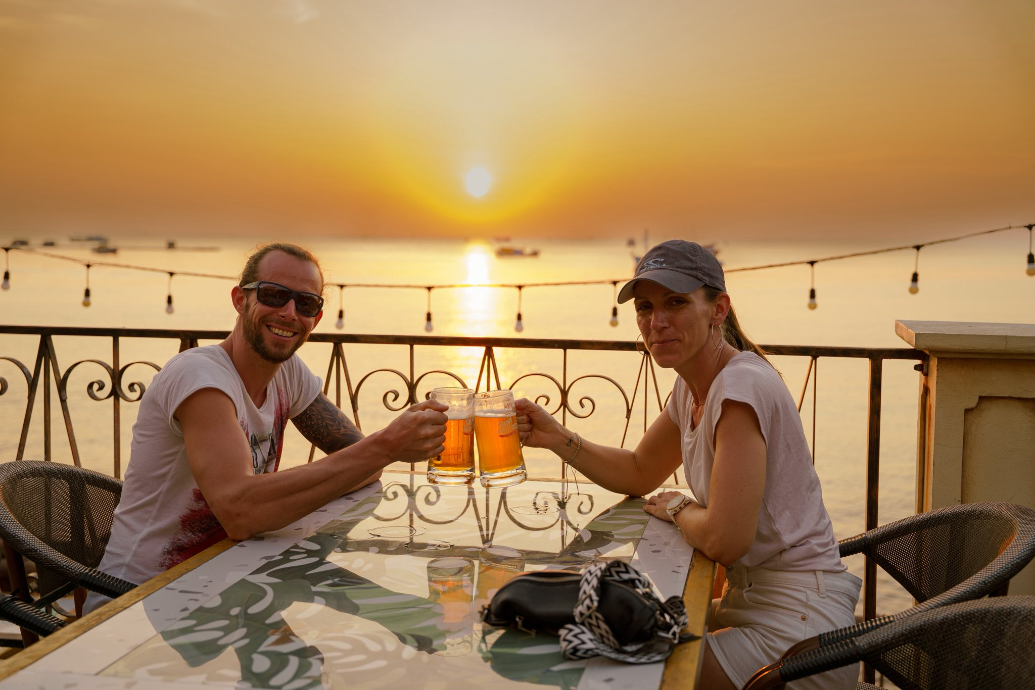 Không gian rộng mở view biển tại Draft Beer Sunset Town.