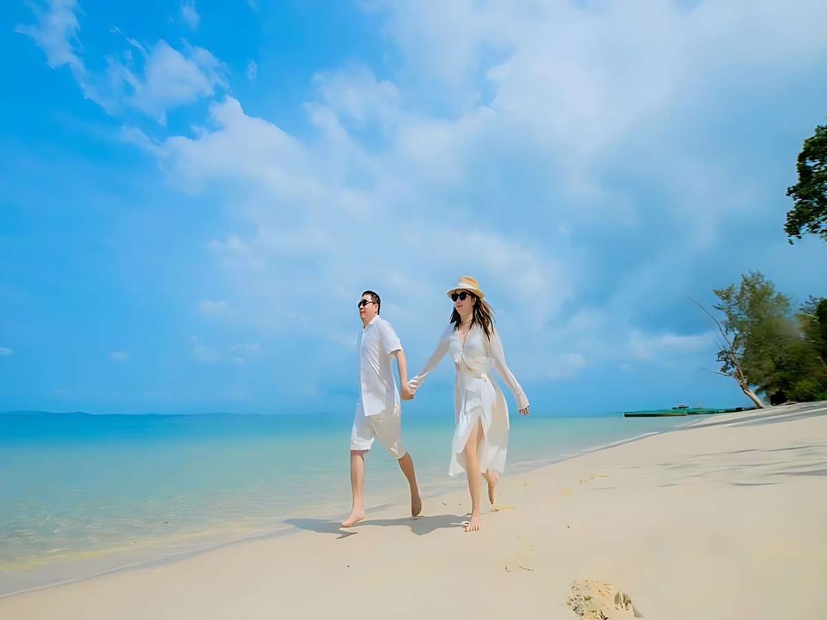 Trang phục đi Phú Quốc nhẹ, thoáng mát phù hợp hoạt động biển