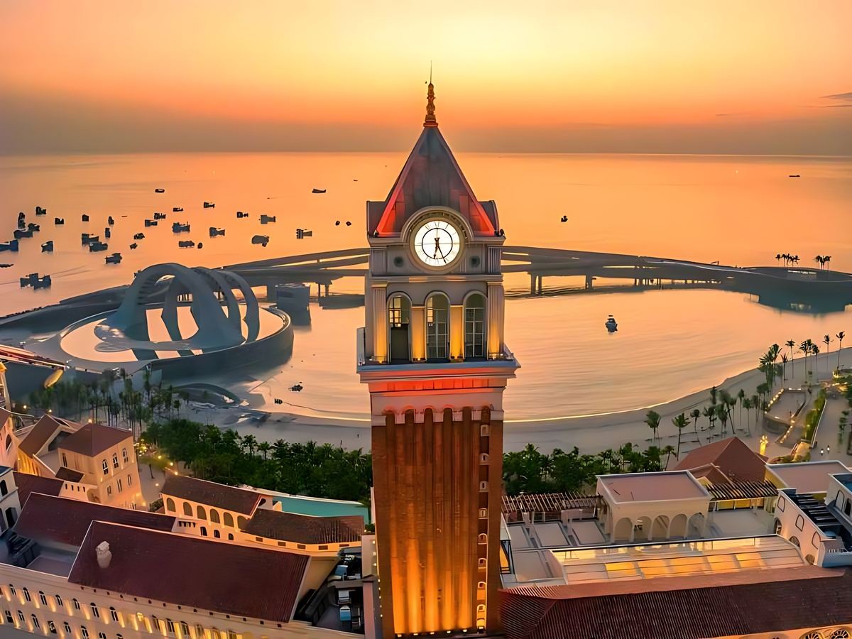 Buổi tối thị trấn Hoàng Hôn sôi động với show diễn và pháo hoa