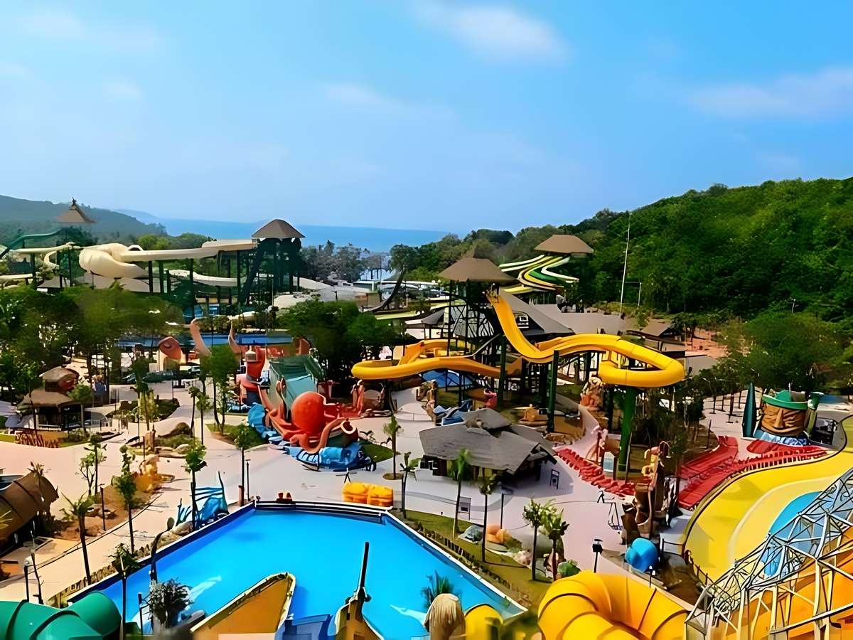 Buổi sáng đi cáp treo Hòn Thơm, vui chơi tại công viên nước Aquatopia