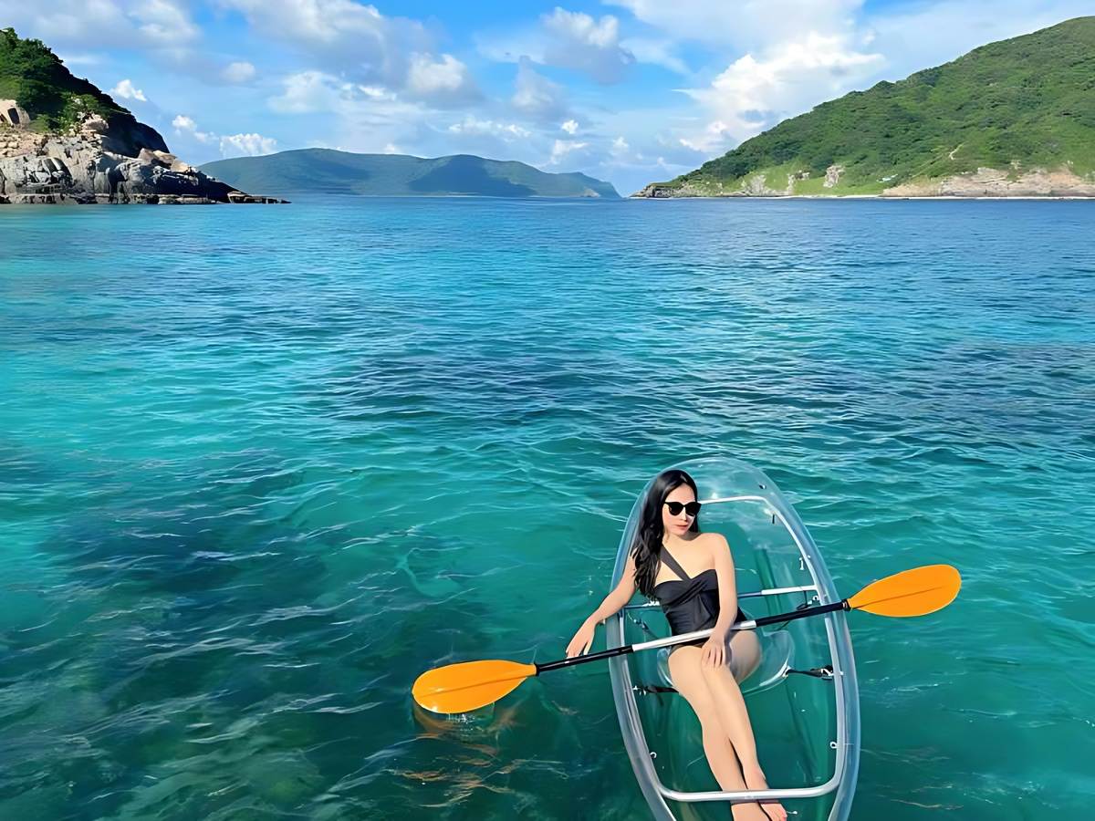 Biển Phú Quốc xanh ngọc đến xanh đậm, địa hình đa dạng cho kayak