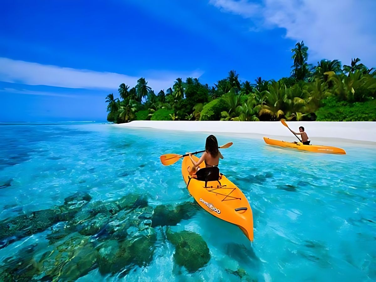 Nam đảo Phú Quốc nước xanh ngọc, bãi cát và đảo nhỏ thích hợp chèo kayak