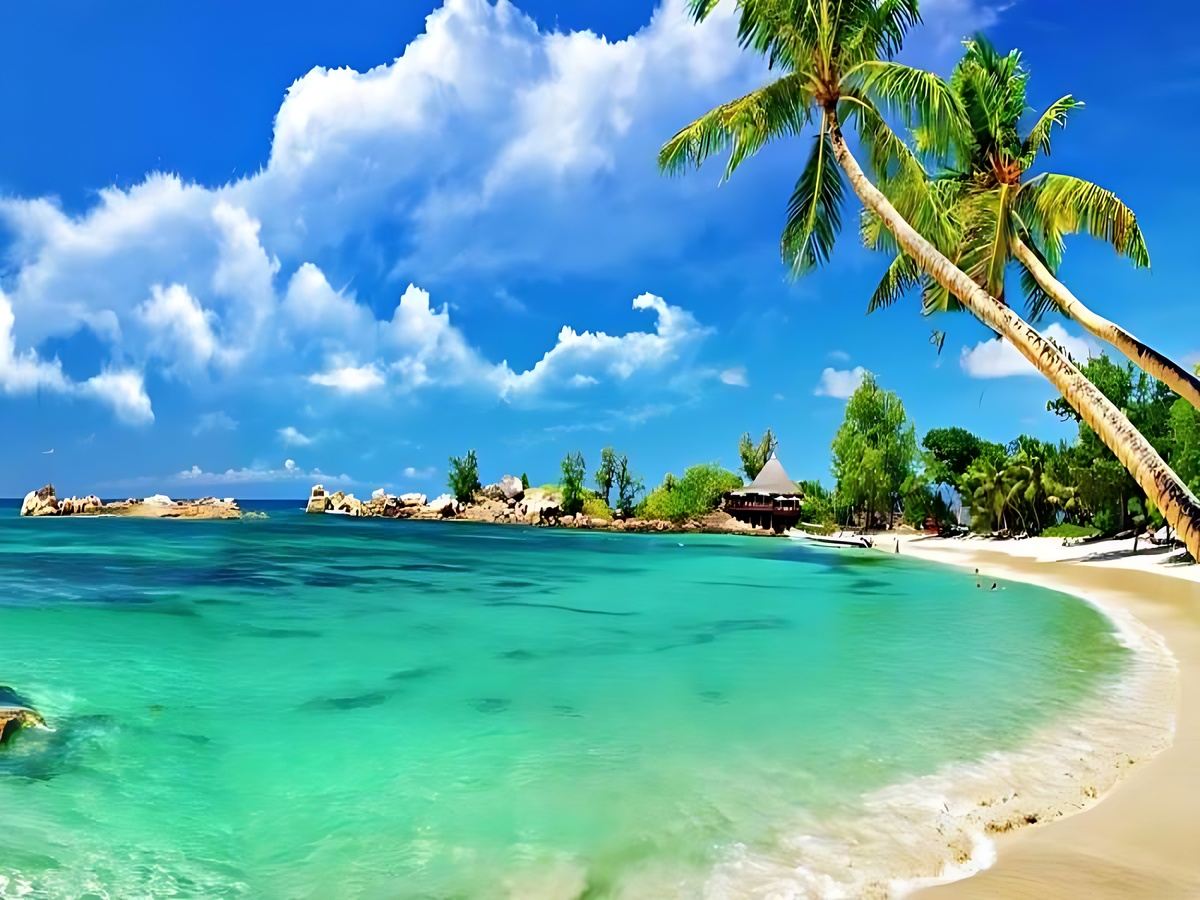 Bãi Dài Bắc đảo cát mịn, nước xanh, phù hợp nghỉ ngơi