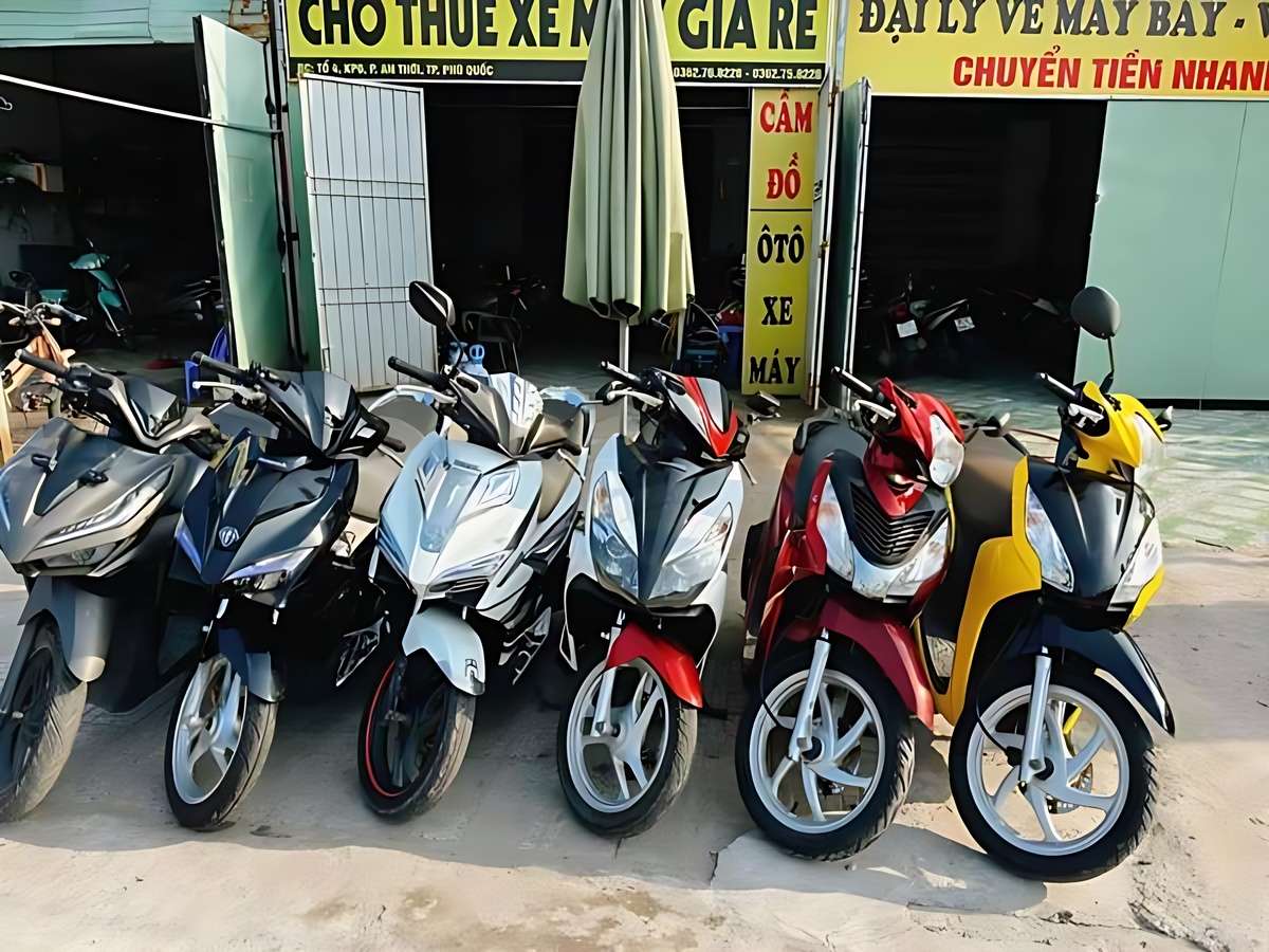 Chi phí thuê xe Phú Quốc gồm tiền cọc, phí giao xe và phụ thu