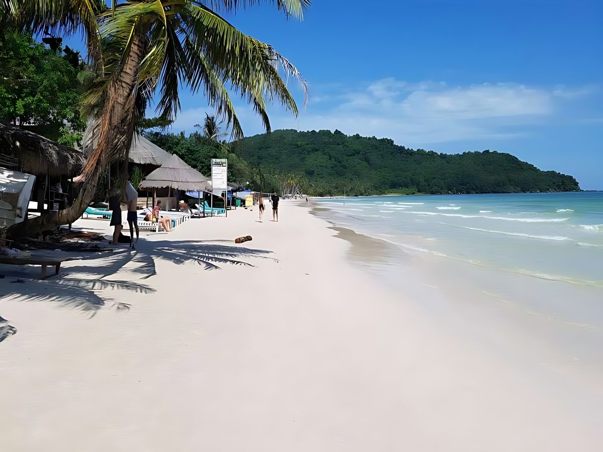 Bãi Sao cát trắng mịn, nước trong xanh, miễn phí tham quan