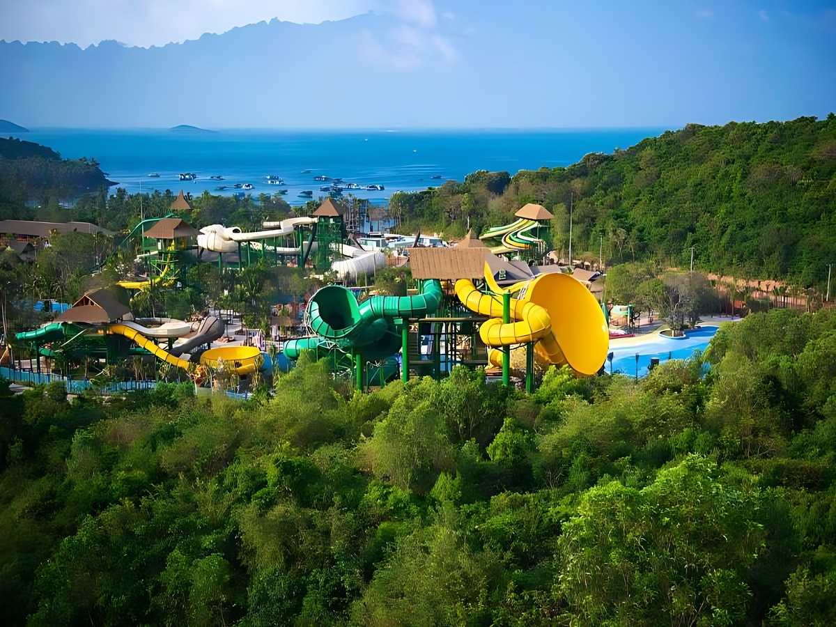 Sun World Hon Thom với công viên nước Aquatopia nhiều trò chơi hiện đại