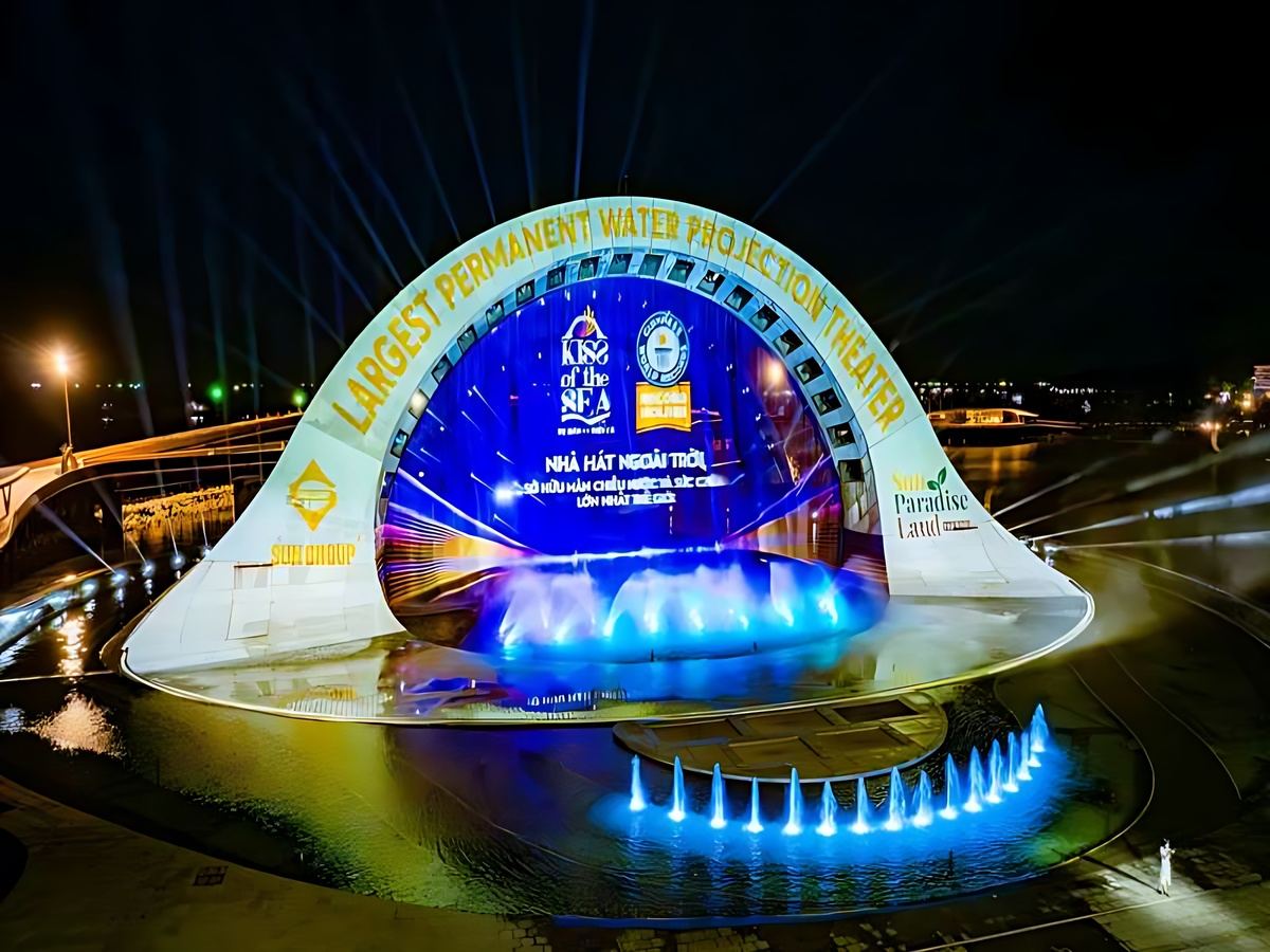Buổi tối tại Thị trấn Hoàng Hôn với Cầu Hôn, show Kiss of The Sea và pháo hoa