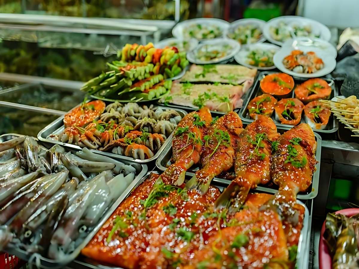 Ẩm thực Phú Quốc với hải sản tươi và gỏi cá trích