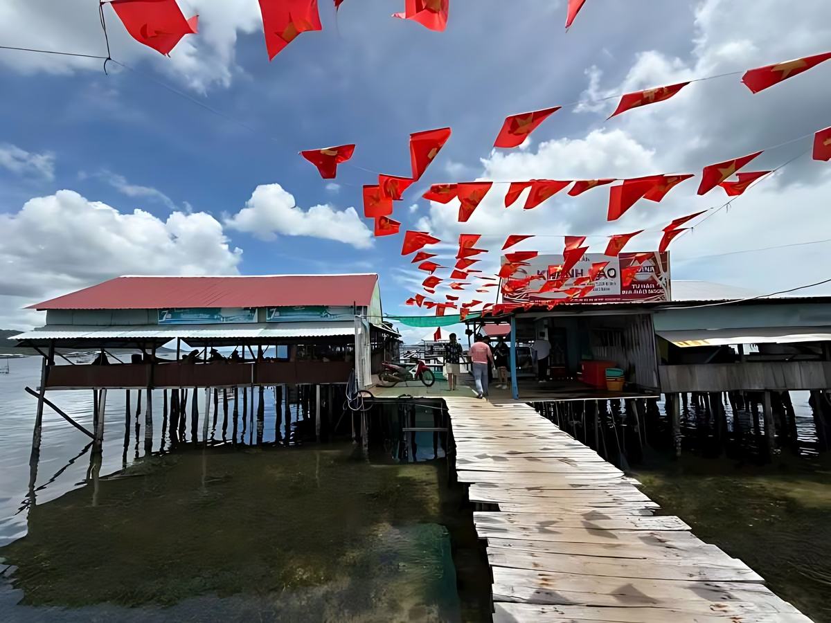 Rạch Vẹm Bắc Đảo với sao biển và làng chài nguyên sơ