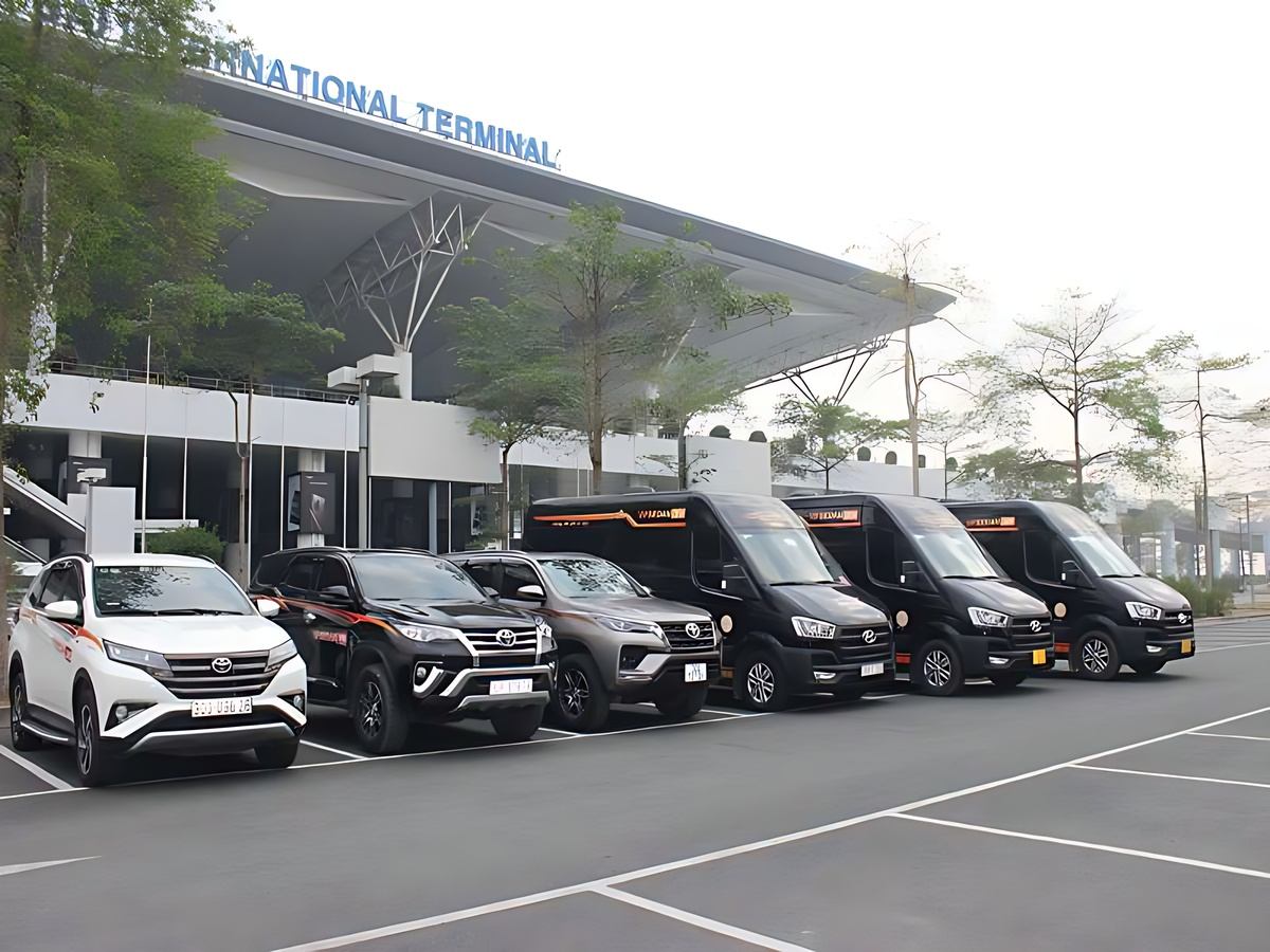 Taxi truyền thống từ sân bay Phú Quốc về trung tâm khoảng 180–220 nghìn đồng