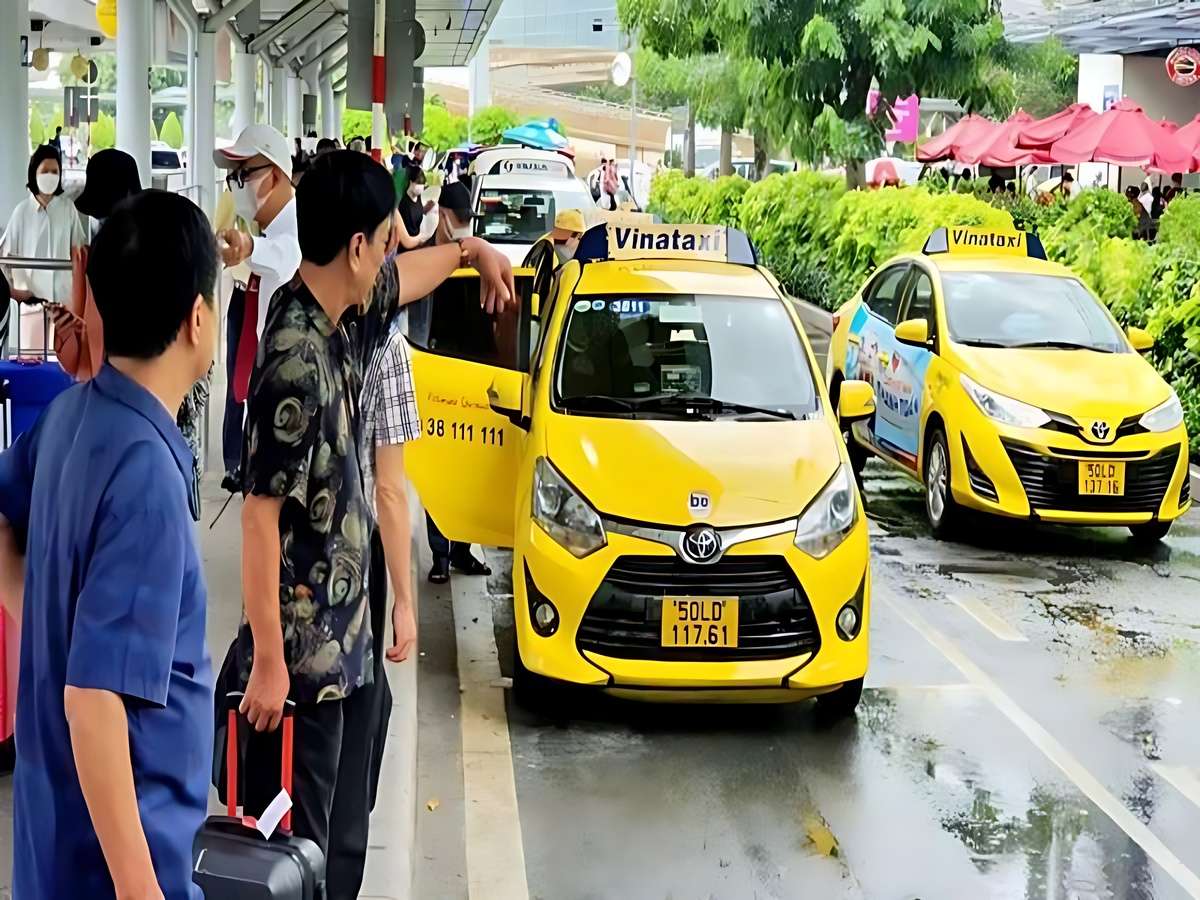 Phương tiện di chuyển tại Phú Quốc tùy khu lưu trú, từ taxi đến xe riêng và xe khách sạn