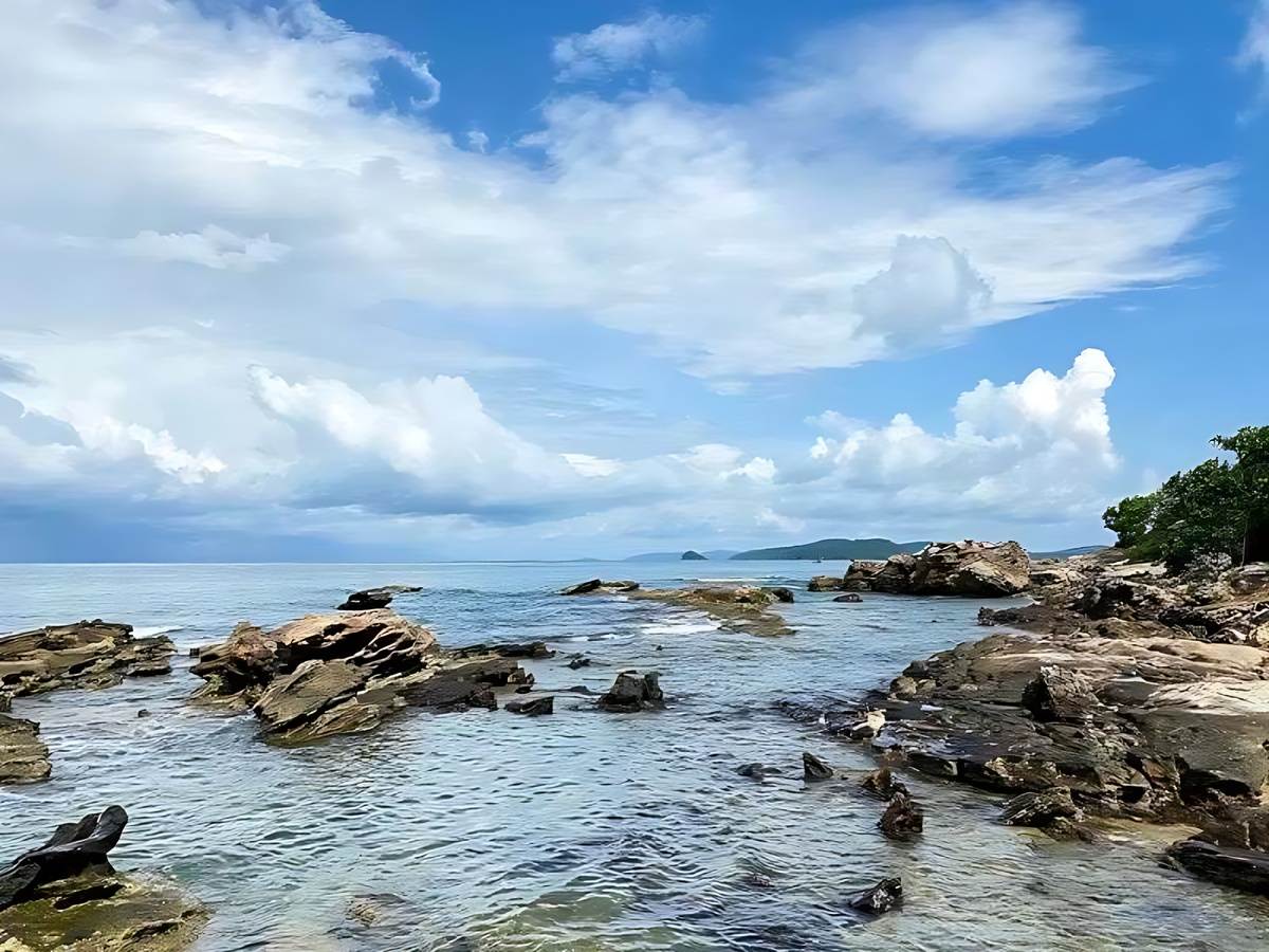 Phú Quốc mùa mưa xanh mát, yên tĩnh với nhịp sống chậm rãi thư thái