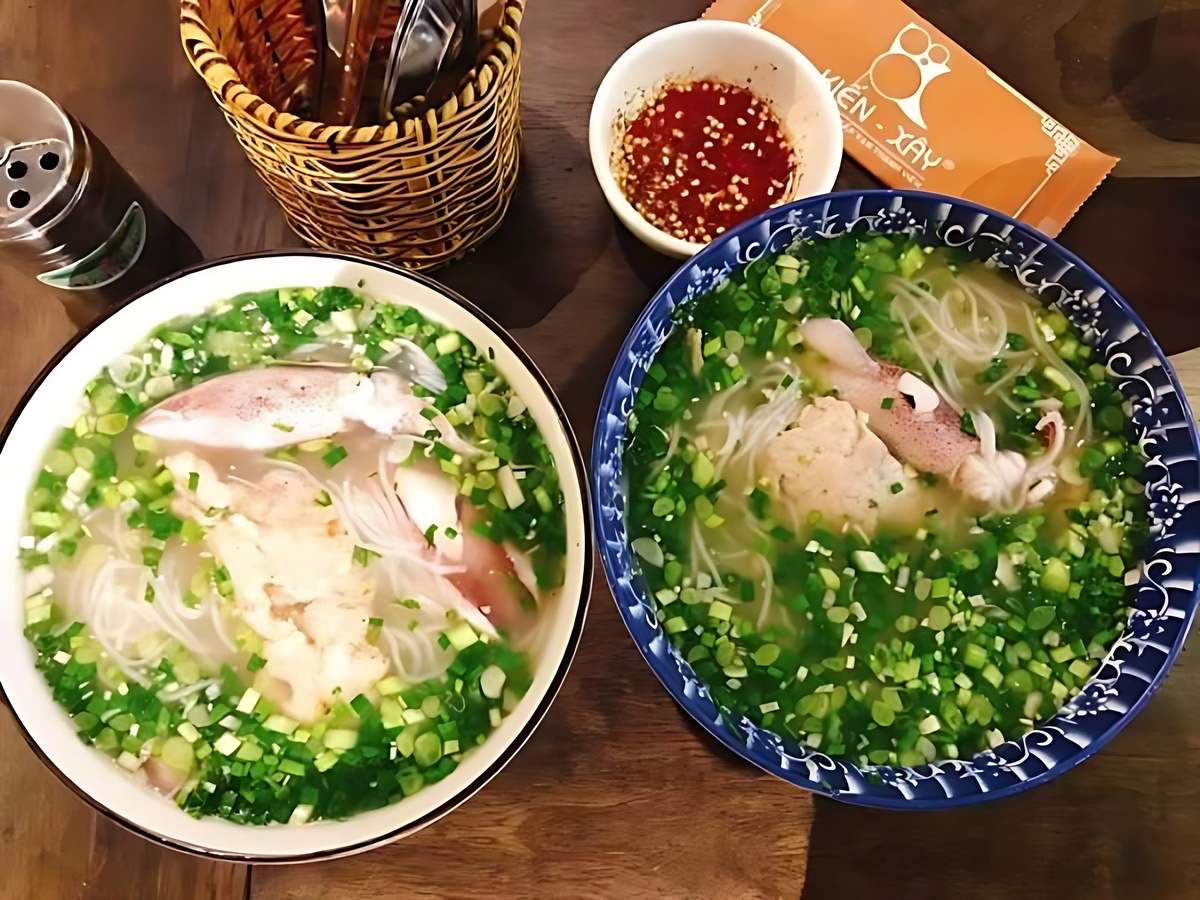 Tô bún nóng hổi mang hương vị biển đảo Phú Quốc đặc sắc