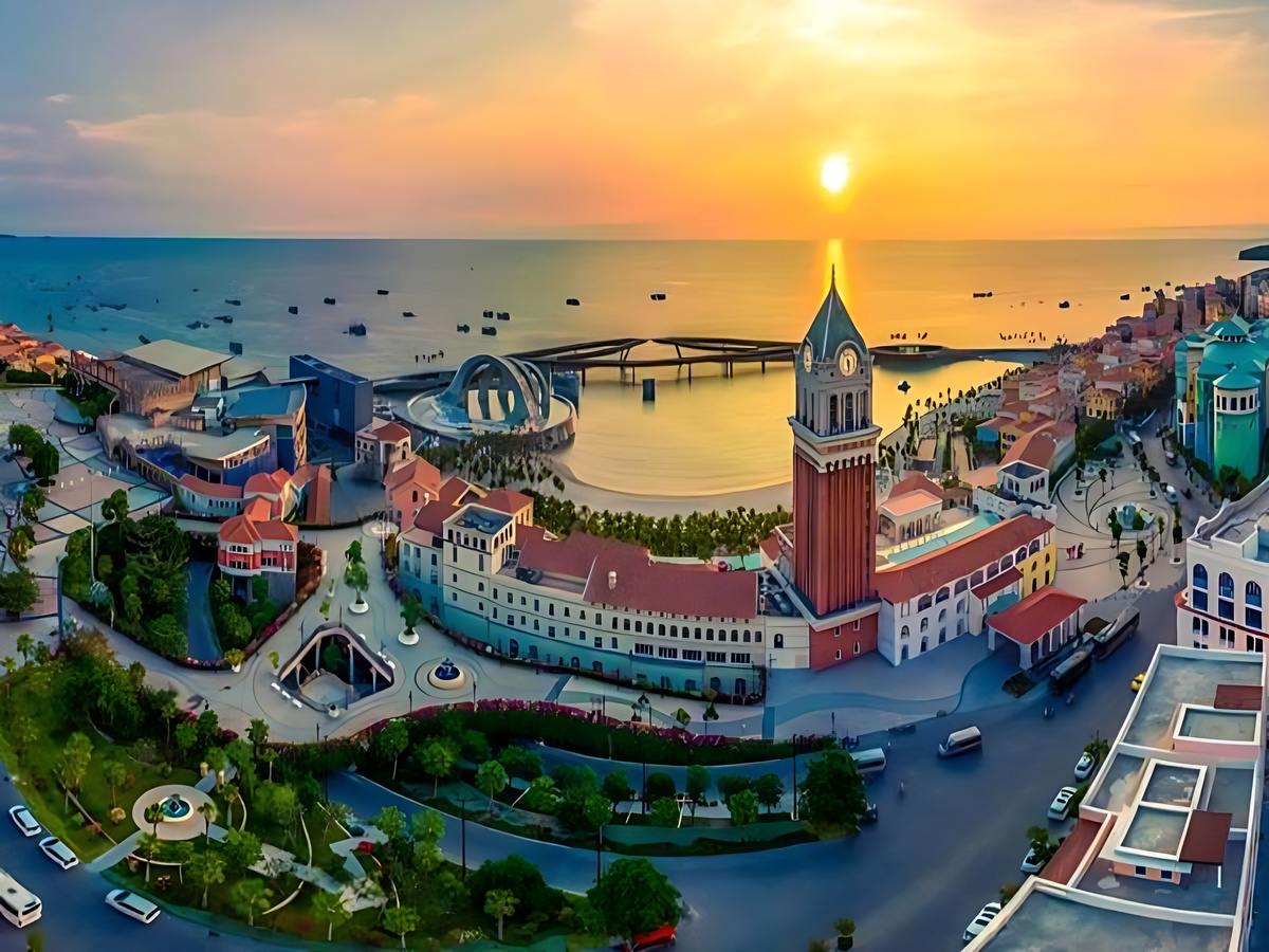Kiến trúc đặc trưng Địa Trung Hải thu hút du khách trẻ
