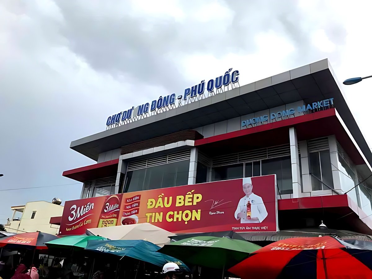 Chợ sáng Phú Quốc mang lại không khí nhộn nhịp và gần gũi