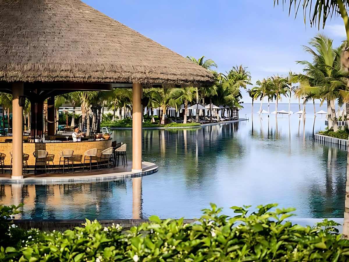 Villa mái lá gợi cảm giác hòa mình thiên nhiên biển