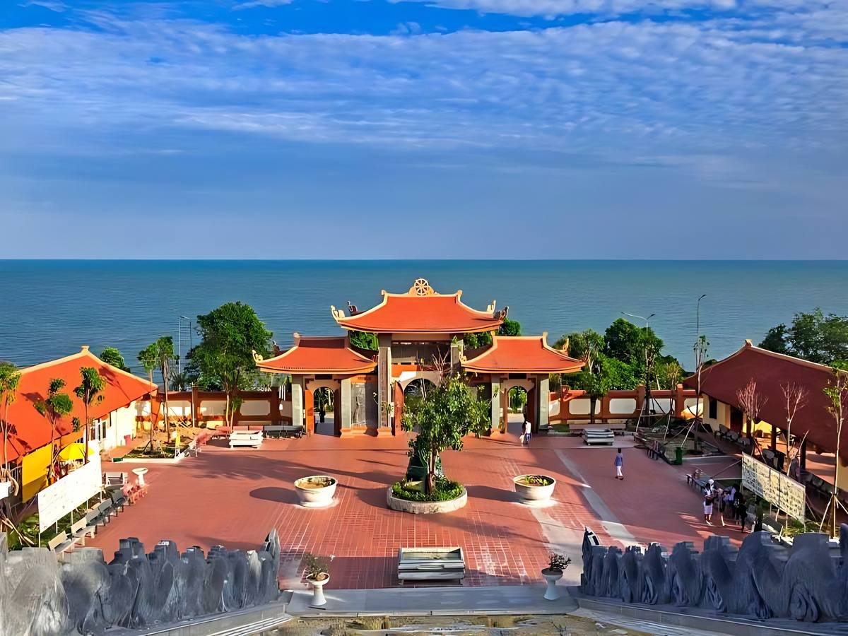Chùa Hộ Quốc mang không gian tâm linh yên bình
