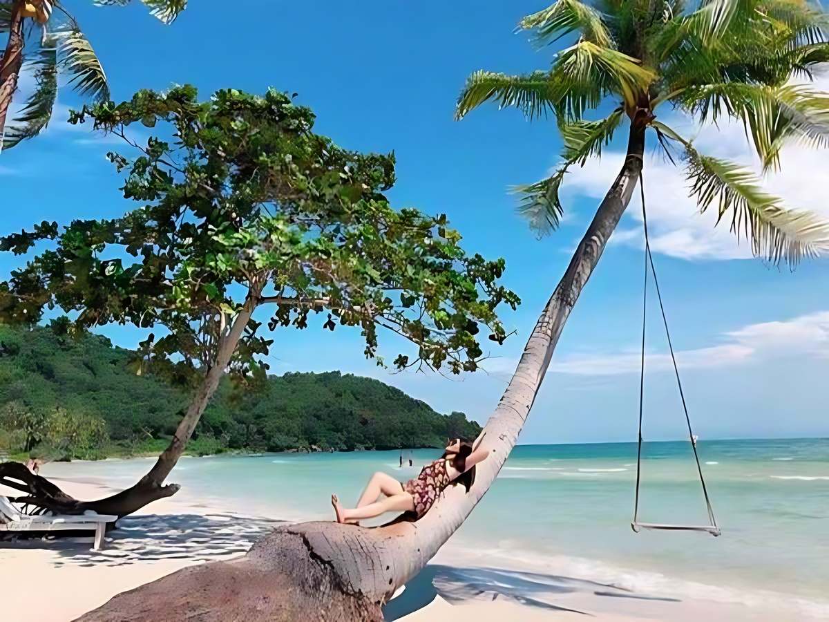 Bãi Sao Phú Quốc với cát trắng mịn và nước trong xanh, điểm đến nổi tiếng Nam đảo