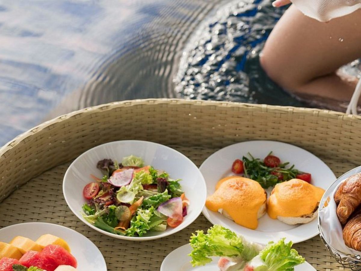 Bữa sáng bên hồ bơi sang trọng tại JW Marriott Phu Quoc