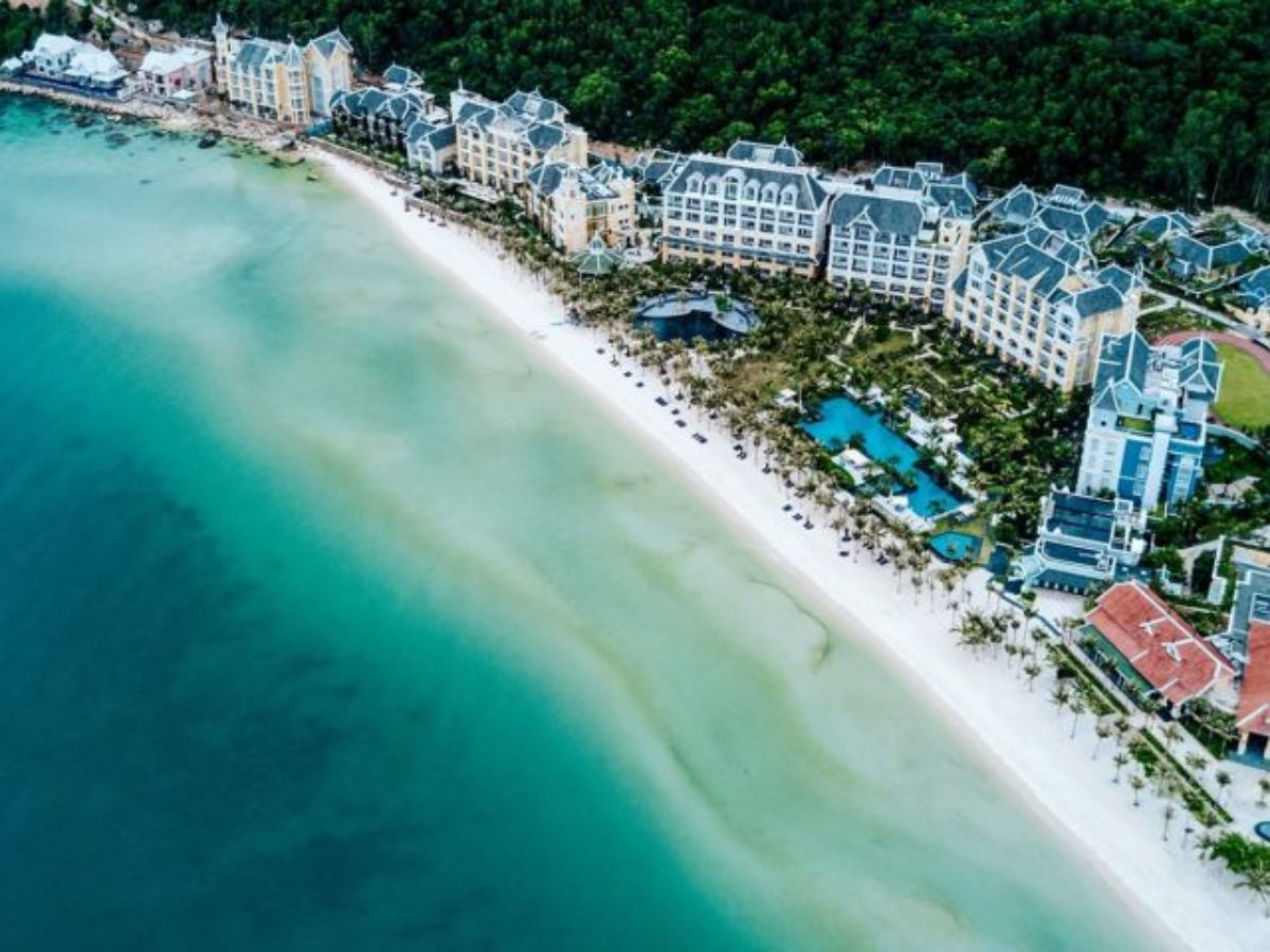 JW Marriott Phu Quoc và Sunset Town đều nằm tại khu vực Nam đảo