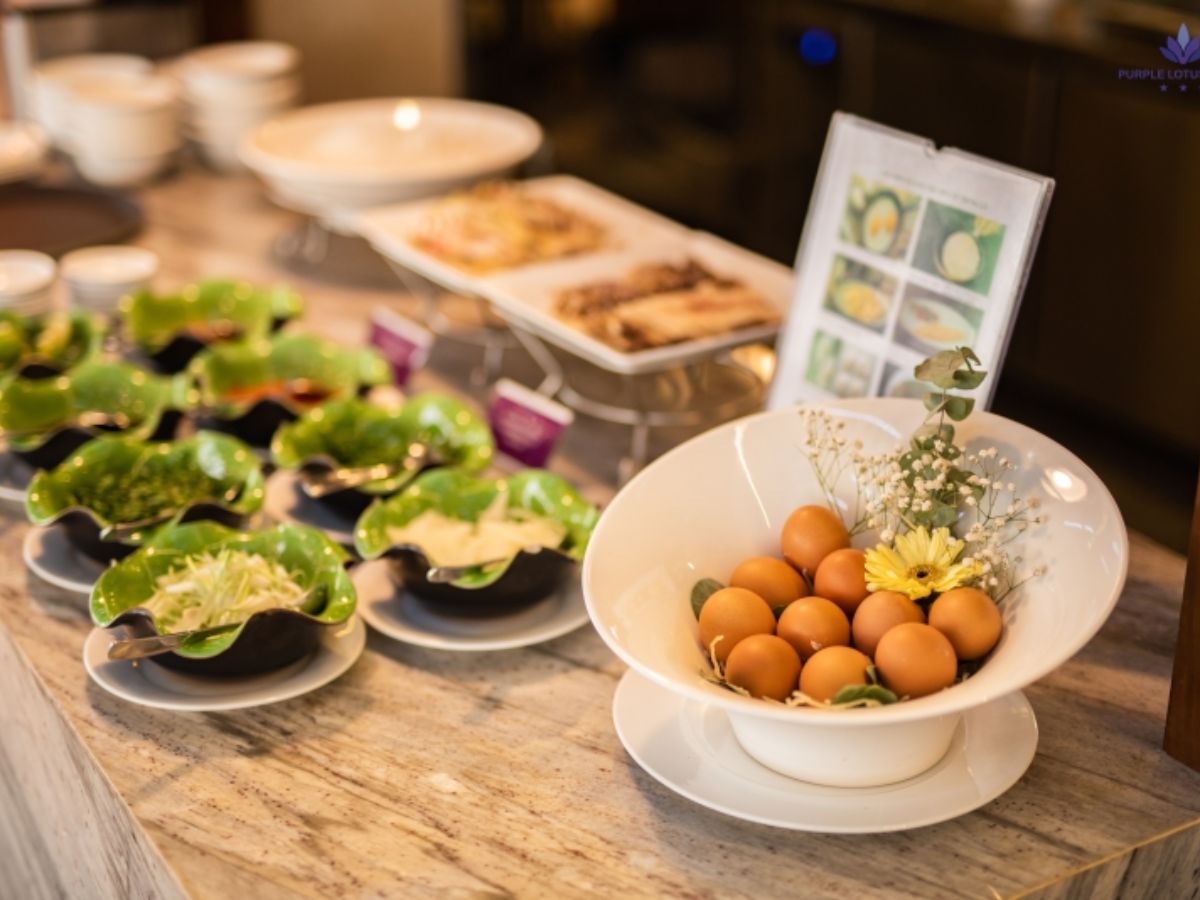 Buffet sáng tại các resort cao cấp mang đến trải nghiệm đa dạng được nhiều du khách yêu thích