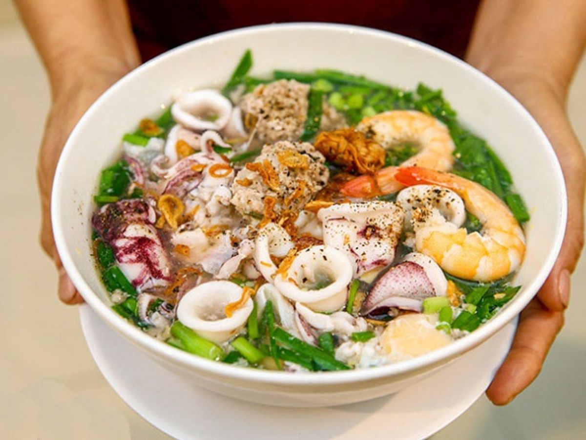 Du khách cân nhắc chọn địa điểm ăn sáng phù hợp với nhu cầu