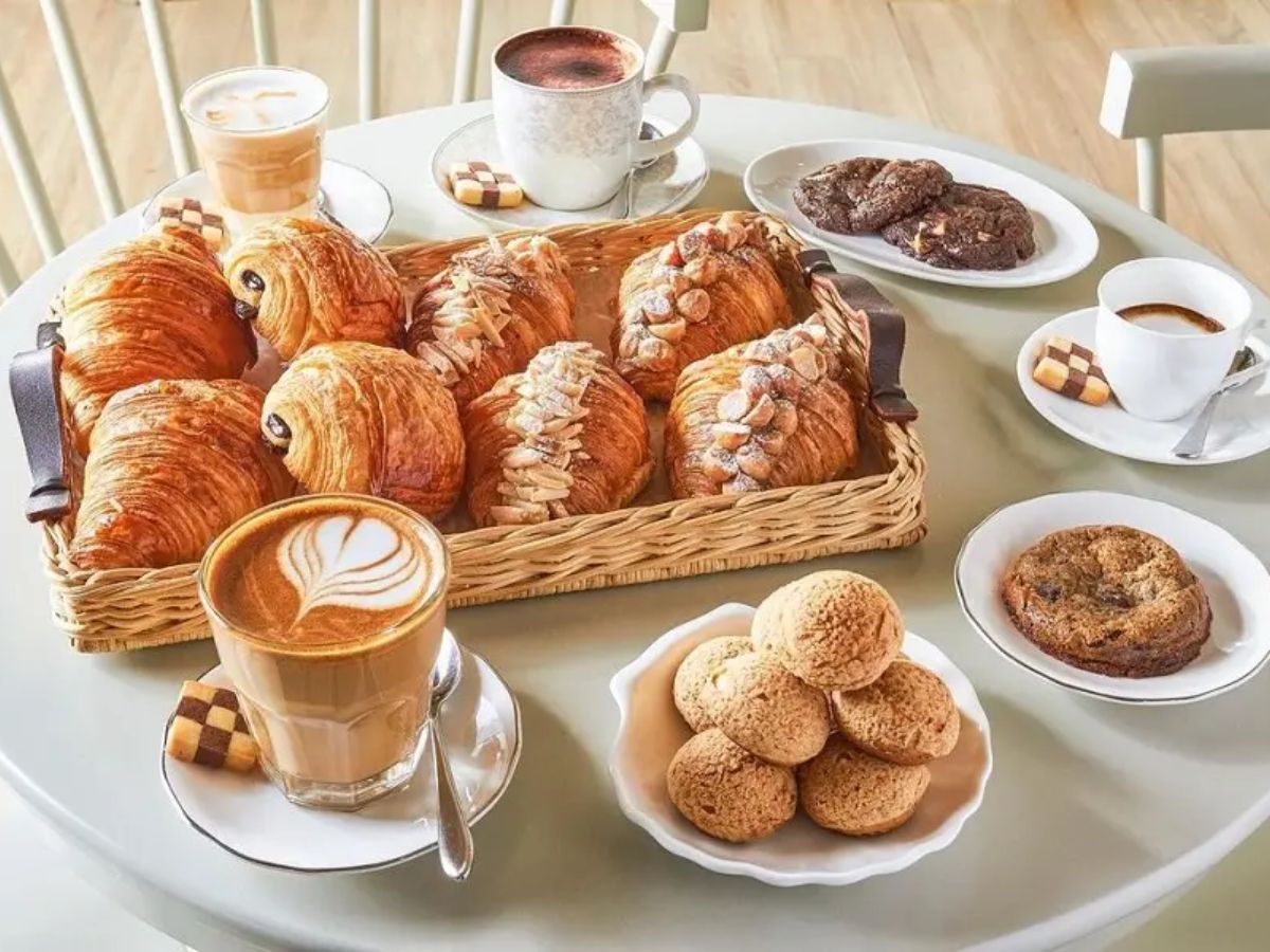 Sugar Fusion Bakery nằm tại khu vực Dương Đông mang đến không gian cafe và bánh ngọt kiểu Pháp