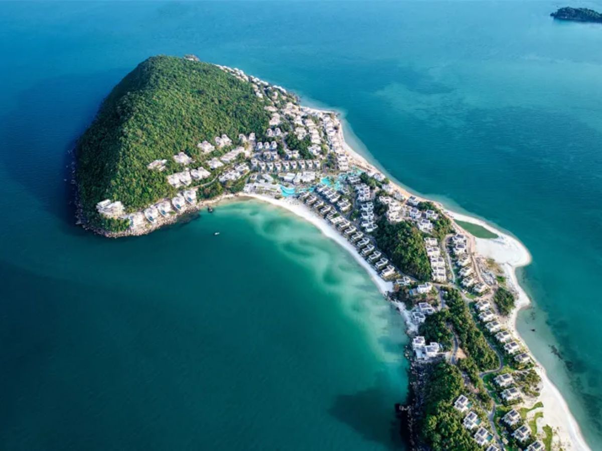 Premier Village Phu Quoc Resort tọa lạc tại Mũi Ông Đội với 2 mặt biển độc đáo