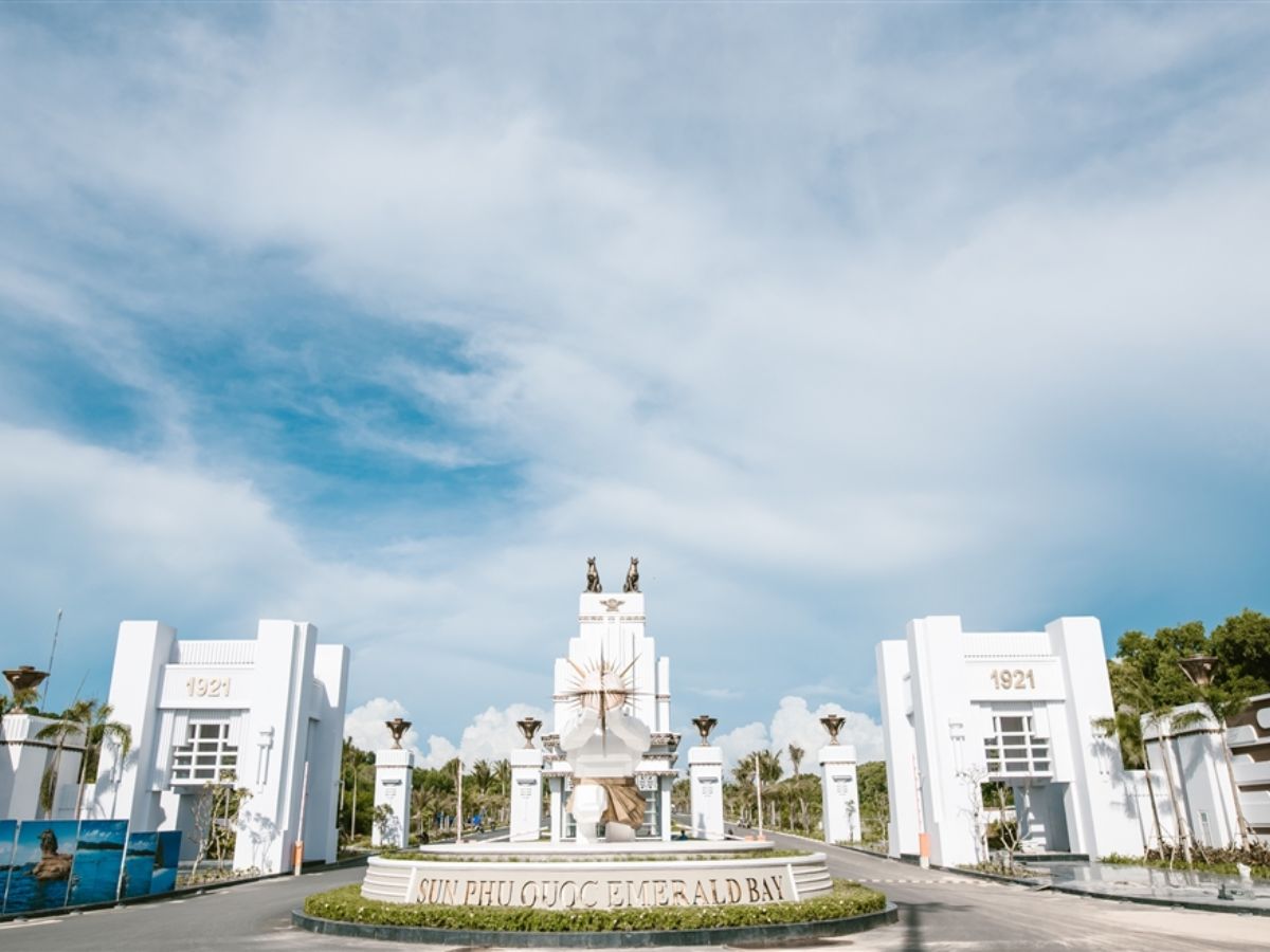 JW Marriott Phu Quoc Emerald Bay là resort đẳng cấp 5 sao ven biển bãi Khem