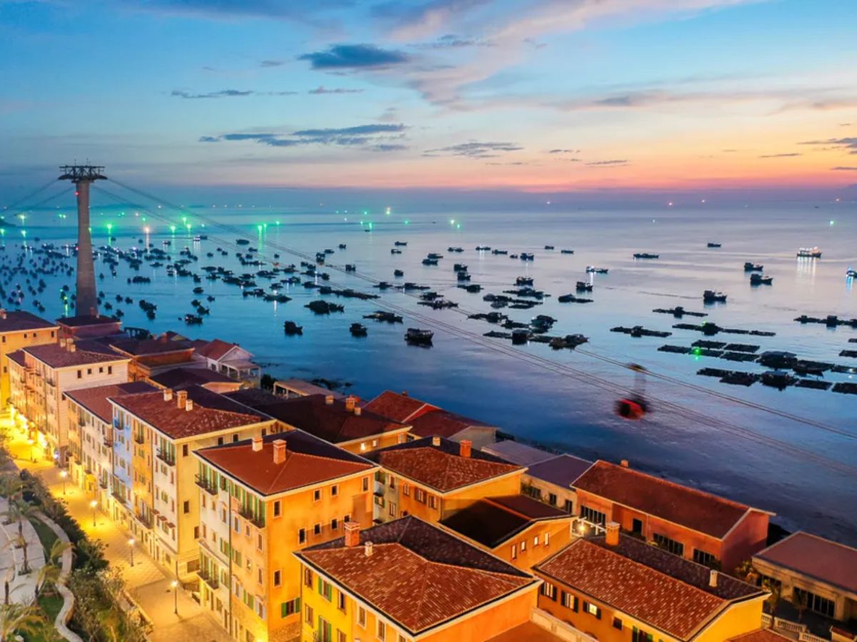 Trải nghiệm không khí về đêm vui nhộn tại Sunset Town
