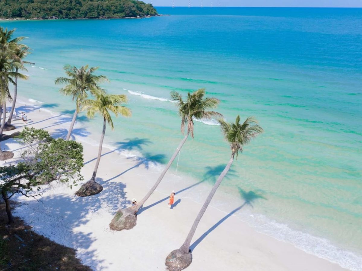 New World Phu Quoc Resort nằm tại bãi Khem, có vị trí khá gần với ga cáp treo An Thới