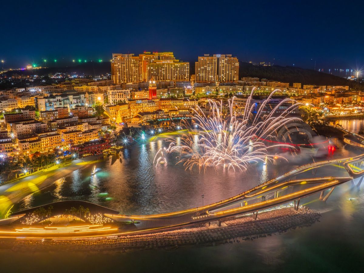 Khám phá Sunset Town về đêm với các chương trình biểu diễn ánh sáng, nhạc nước ấn tượng