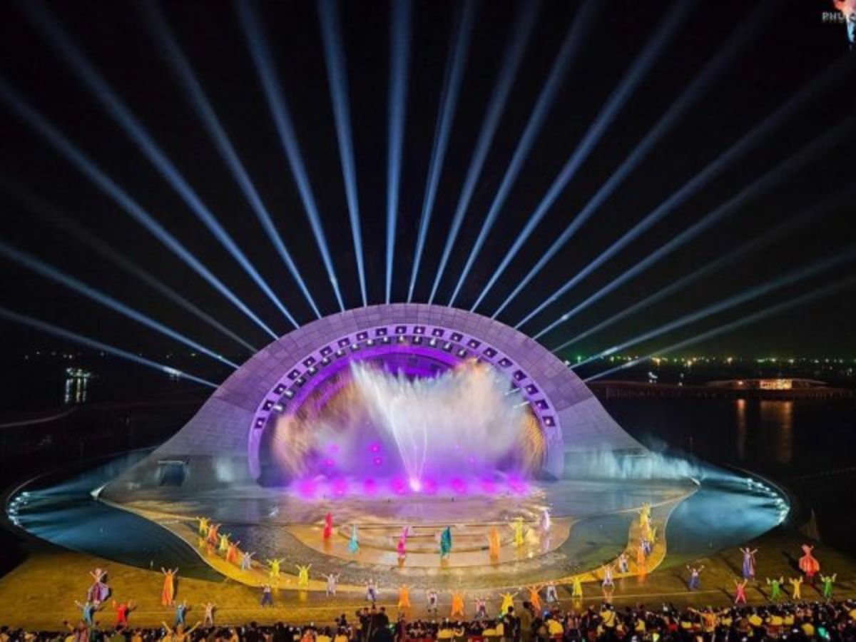 Kiss of the Sea – Nụ hôn của biển cả là show nghệ thuật đa phương tiện quy mô lớn tại Nam đảo Phú Quốc