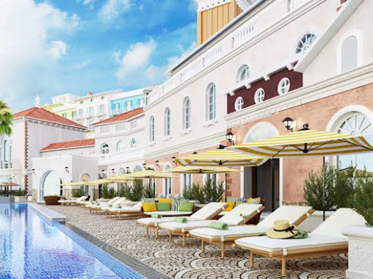 Trải nghiệm thư giãn tại Hồ bơi tại La Festa Phu Quoc