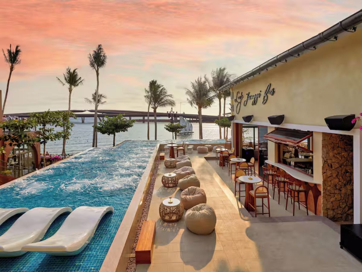 View biển đẹp và nhiều trải nghiệm đặc sắc khi lưu trú tại các khách sạn ven biển Sunset Town