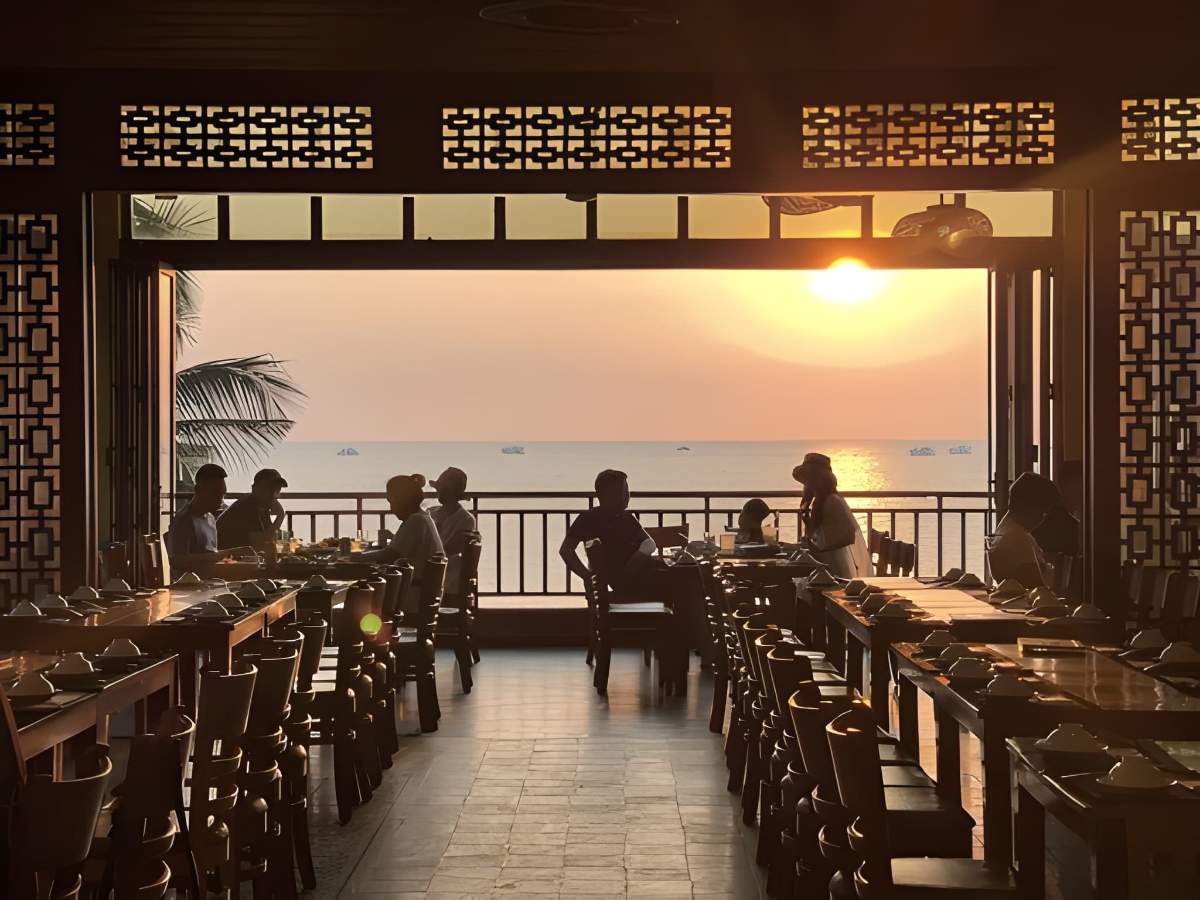 Nhà hàng Xin Chào Phú Quốc với view biển và hoàng hôn