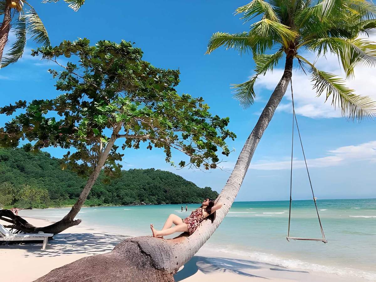 Bãi Kem Phú Quốc với cát trắng và không gian nghỉ dưỡng ven biển